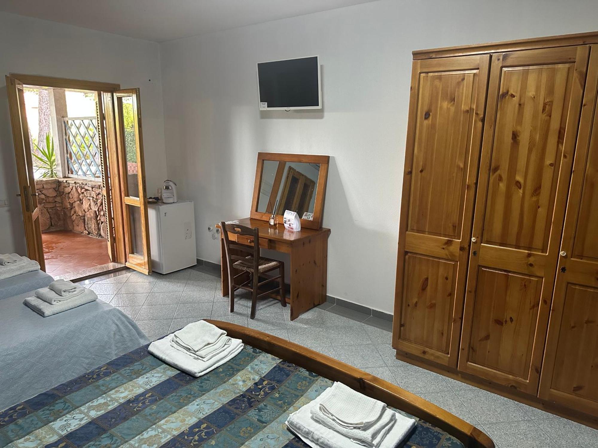 Le Stanze Del Mare Aparthotel Golfo Aranci Exterior photo