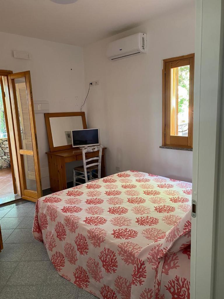 Le Stanze Del Mare Aparthotel Golfo Aranci Room photo